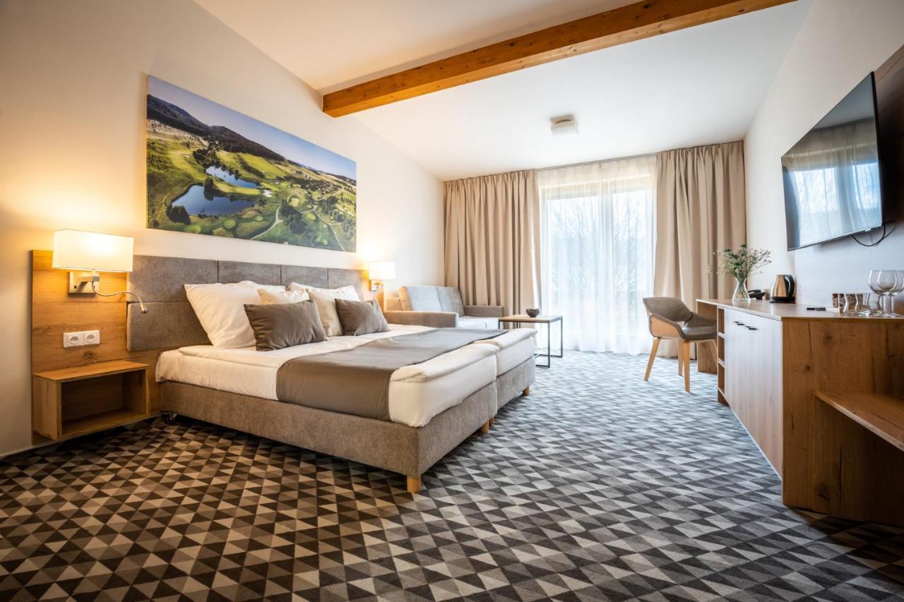 Kuřim Hotel Kaskada מראה חיצוני תמונה