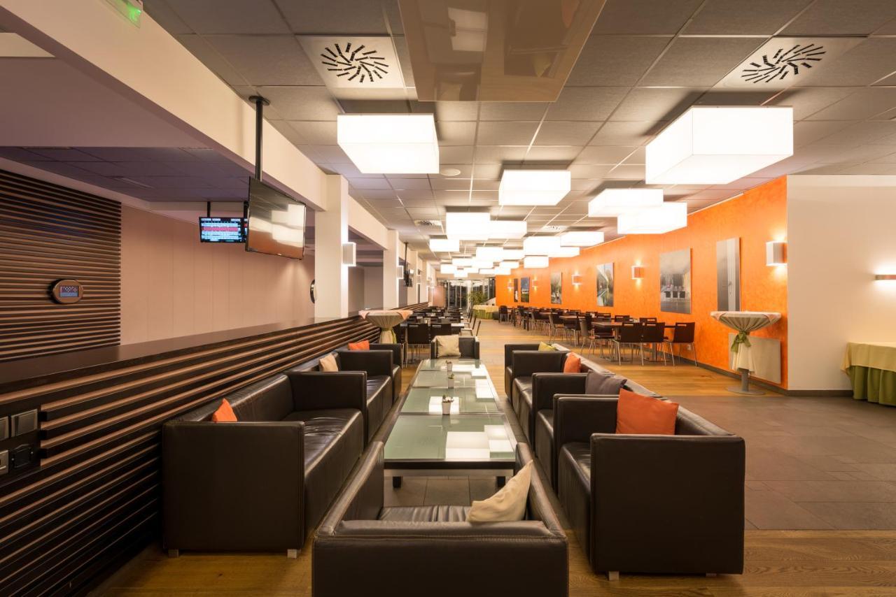 Kuřim Hotel Kaskada מראה חיצוני תמונה