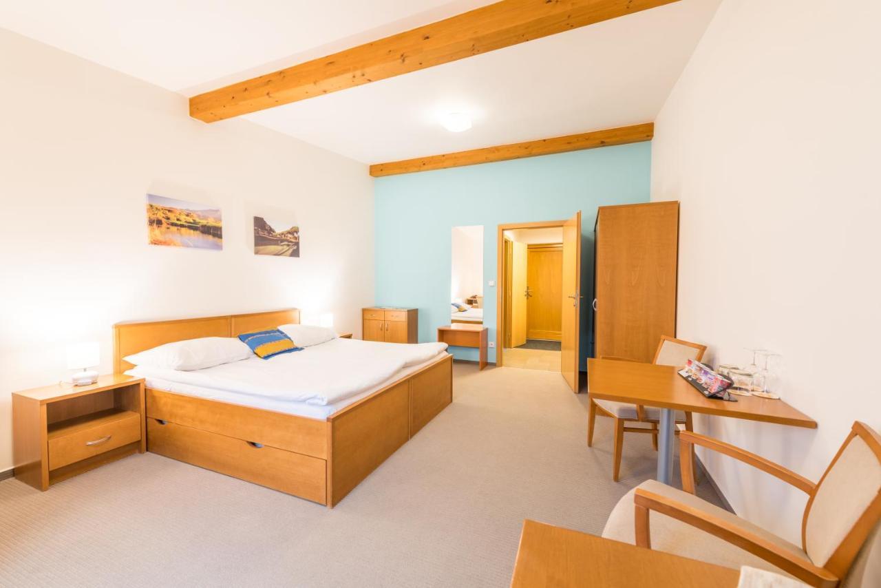 Kuřim Hotel Kaskada מראה חיצוני תמונה