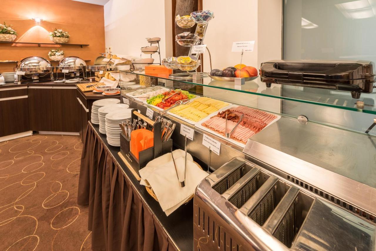 Kuřim Hotel Kaskada מראה חיצוני תמונה