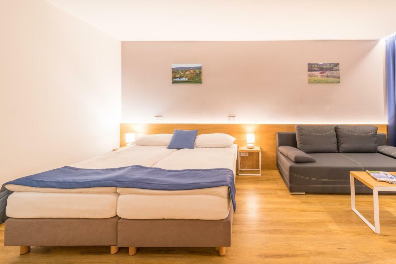 Kuřim Hotel Kaskada מראה חיצוני תמונה