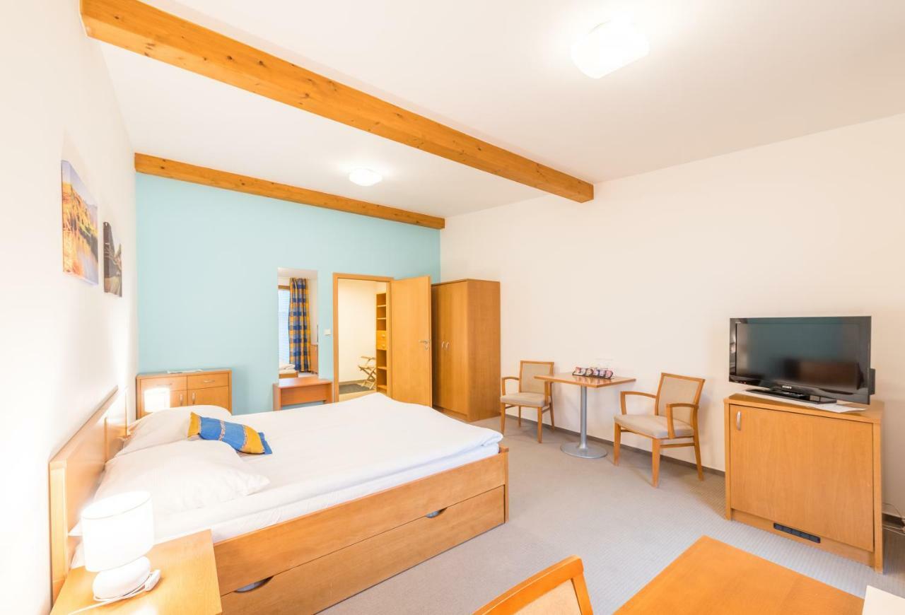 Kuřim Hotel Kaskada מראה חיצוני תמונה