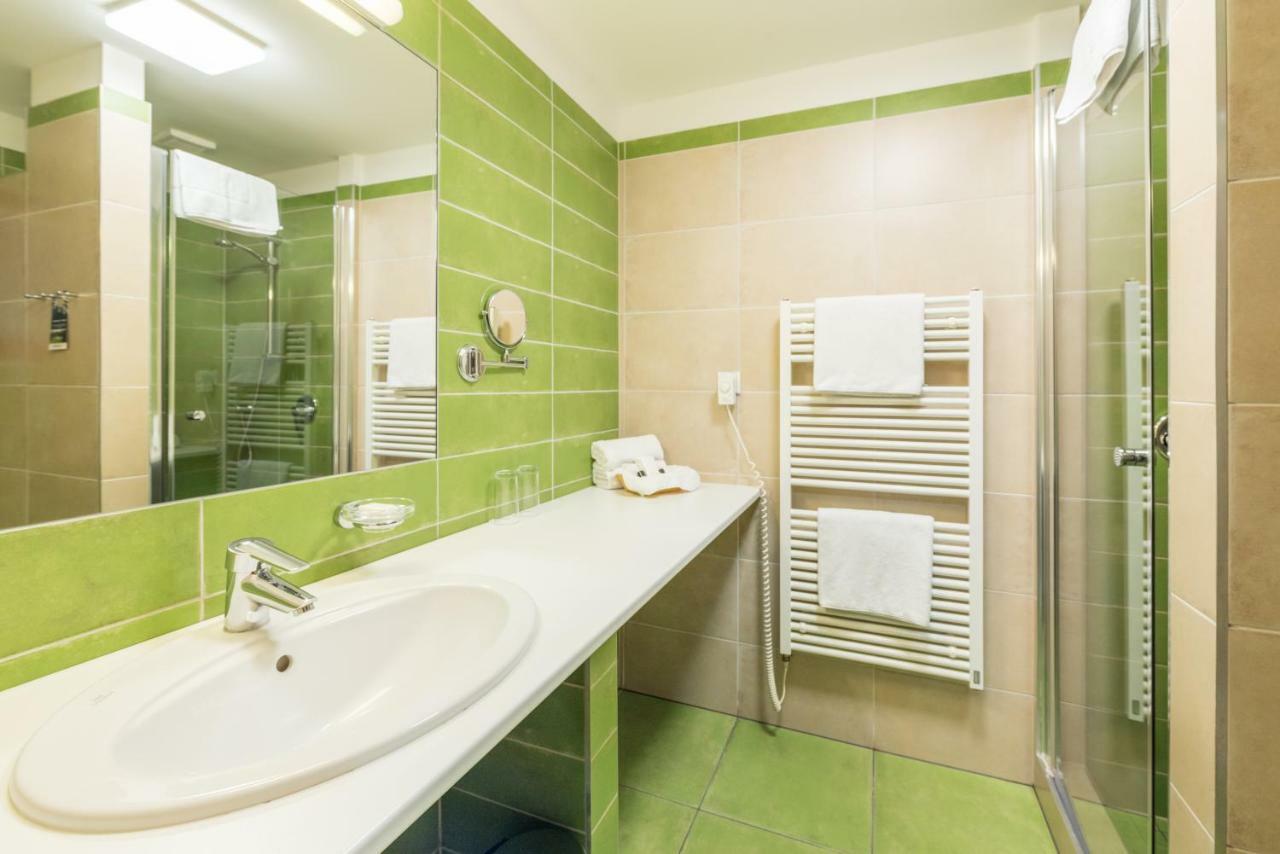 Kuřim Hotel Kaskada מראה חיצוני תמונה